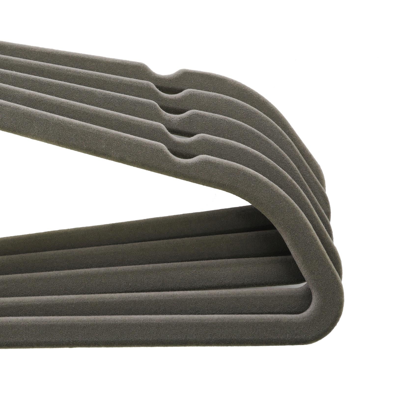 Set of 100 clothes hangers