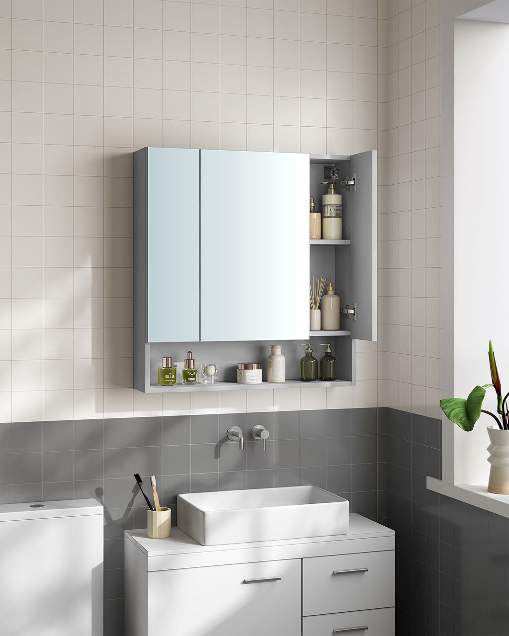 Bathroom furniture - With 3 doors - 16.5 × 70 × 75 cm