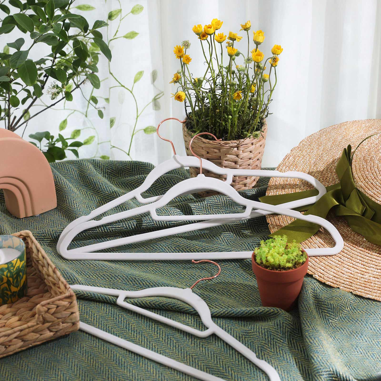 Velvet clothes hangers - Anti -slip pendants - Set of 50 - White