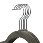 Set of 100 clothes hangers